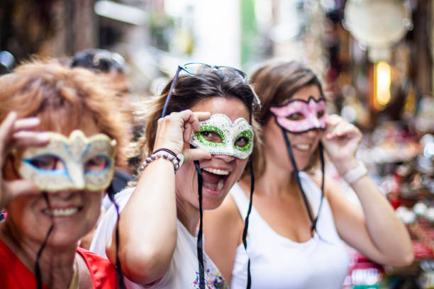 Ragazze in maschera durante il Carnevale